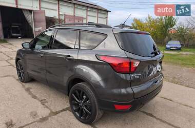 Внедорожник / Кроссовер Ford Escape 2019 в 