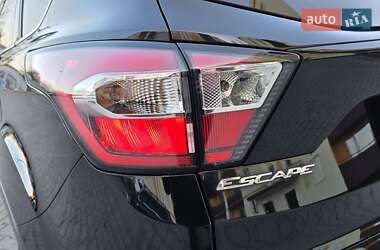 Внедорожник / Кроссовер Ford Escape 2017 в 