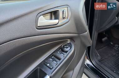 Внедорожник / Кроссовер Ford Escape 2017 в 