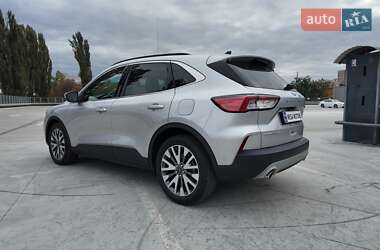 Внедорожник / Кроссовер Ford Escape 2020 в 