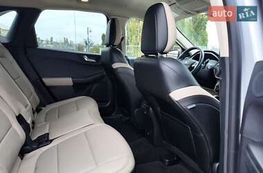 Внедорожник / Кроссовер Ford Escape 2020 в 