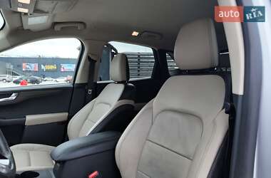 Внедорожник / Кроссовер Ford Escape 2020 в 