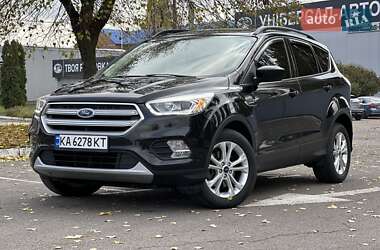 Внедорожник / Кроссовер Ford Escape 2017 в Киеве