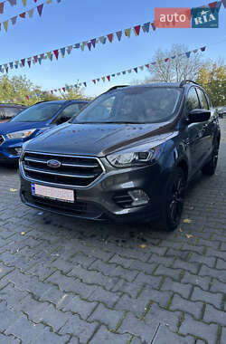 Внедорожник / Кроссовер Ford Escape 2016 в Черновцах