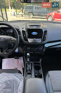 Позашляховик / Кросовер Ford Escape 2016 в  фото 8 Позашляховик / Кросовер Ford Escape 2016 в