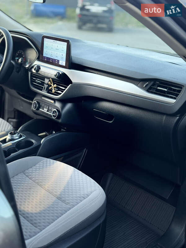 Внедорожник / Кроссовер Ford Escape 2019 в Тлумаче