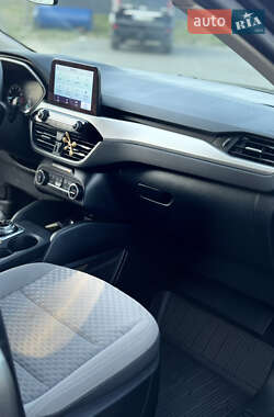 Позашляховик / Кросовер Ford Escape 2019 в  фото 20 Позашляховик / Кросовер Ford Escape 2019 в
