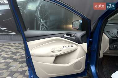 Внедорожник / Кроссовер Ford Escape 2018 в 