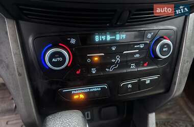 Внедорожник / Кроссовер Ford Escape 2018 в 
