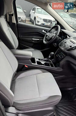 Позашляховик / Кросовер Ford Escape 2017 в  фото 10 Позашляховик / Кросовер Ford Escape 2017 в