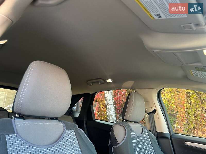 Позашляховик / Кросовер Ford Escape 2020 в Чернівцях