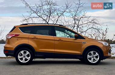 Позашляховик / Кросовер Ford Escape 2015 в 