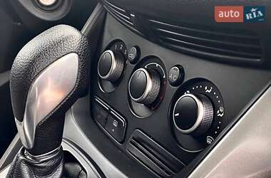 Позашляховик / Кросовер Ford Escape 2015 в 