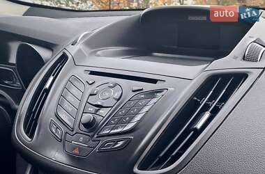 Позашляховик / Кросовер Ford Escape 2015 в 