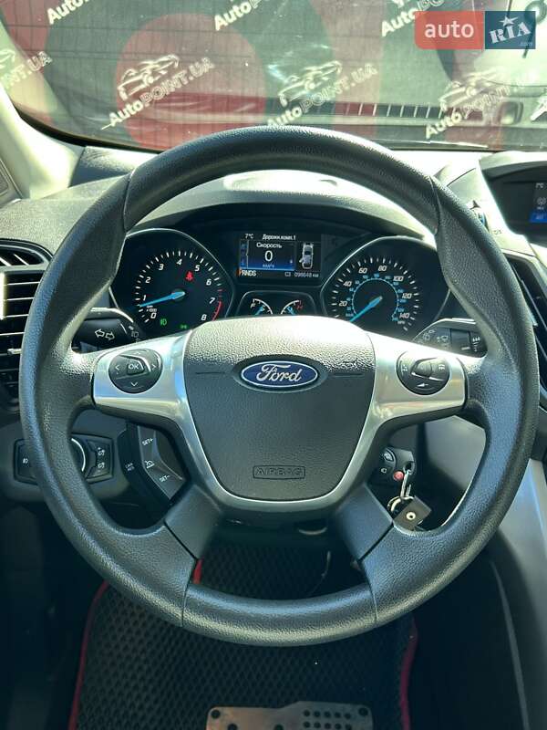 Внедорожник / Кроссовер Ford Escape 2015 в Сумах