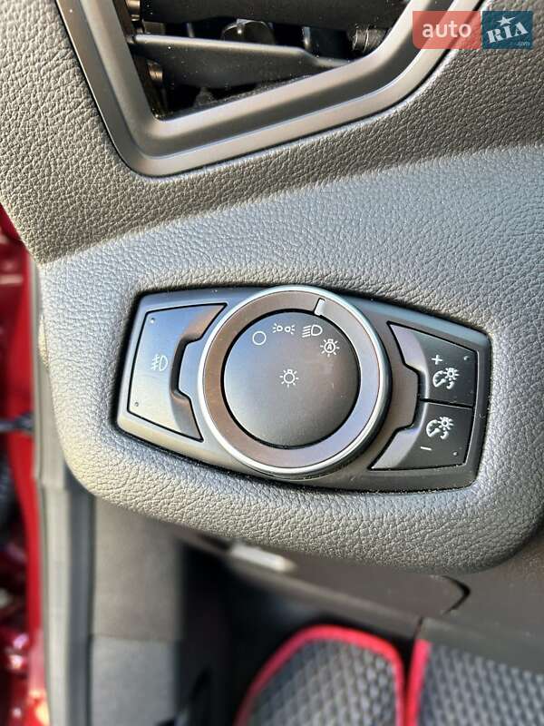 Внедорожник / Кроссовер Ford Escape 2015 в Сумах