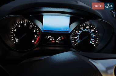 Позашляховик / Кросовер Ford Escape 2015 в 