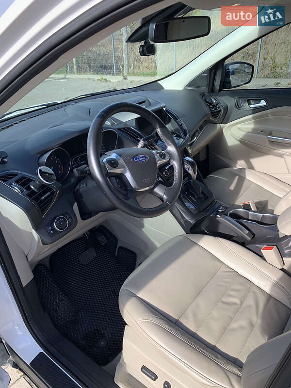 Внедорожник / Кроссовер Ford Escape 2015 в Дубно