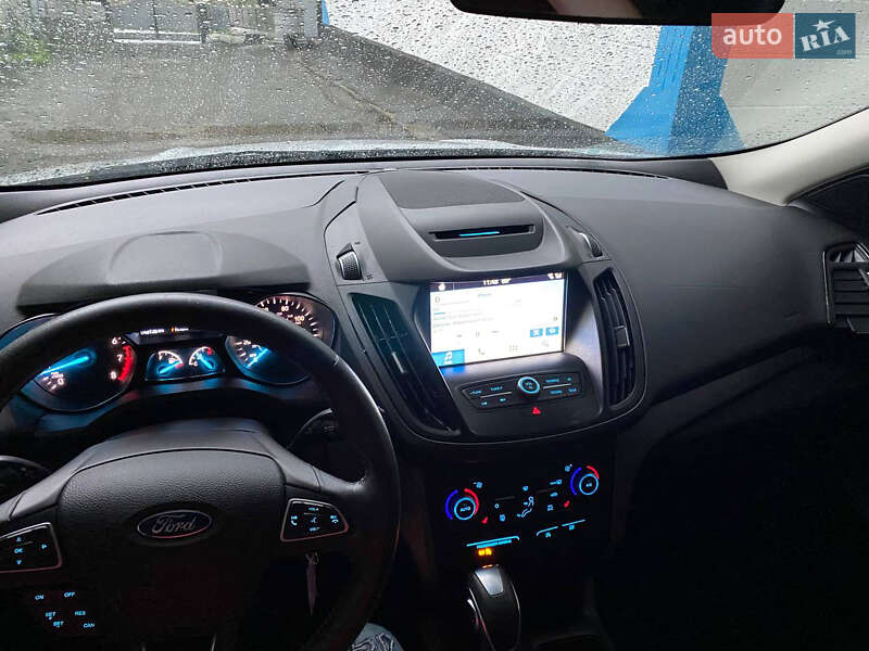 Внедорожник / Кроссовер Ford Escape 2018 в Черноморске