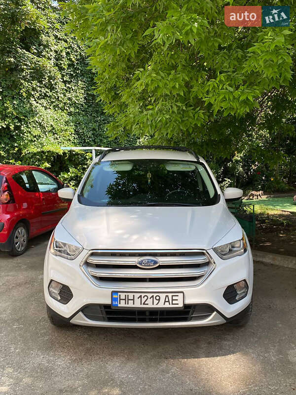 Внедорожник / Кроссовер Ford Escape 2018 в Черноморске