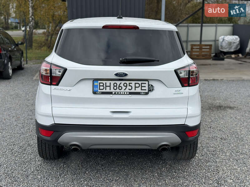 Внедорожник / Кроссовер Ford Escape 2017 в Староконстантинове