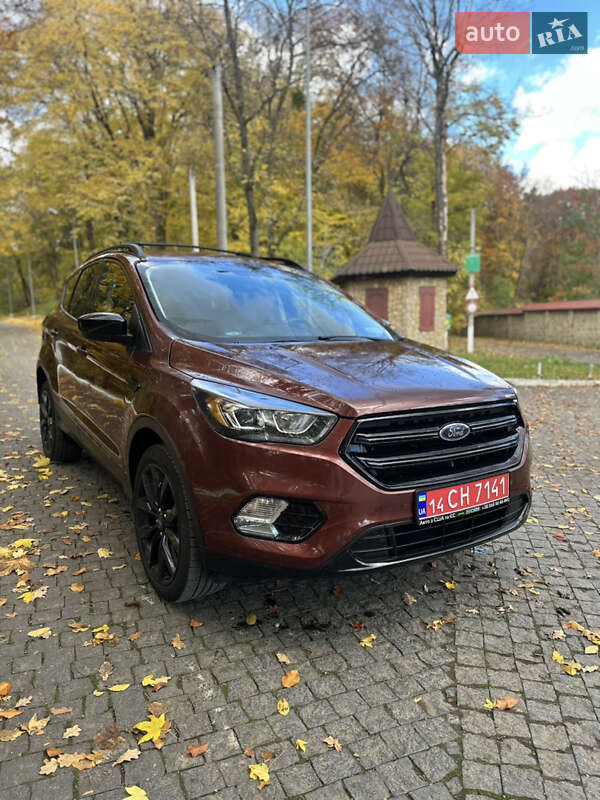 Позашляховик / Кросовер Ford Escape 2018 в Чернівцях