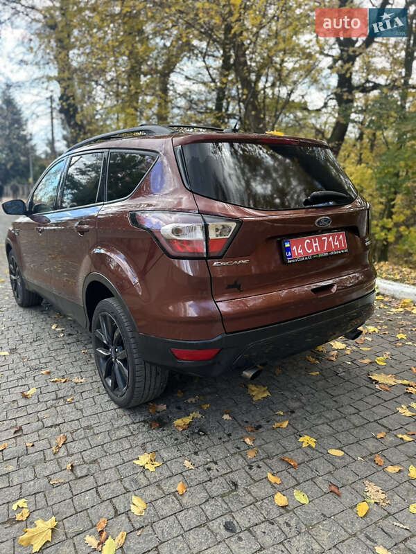 Позашляховик / Кросовер Ford Escape 2018 в Чернівцях