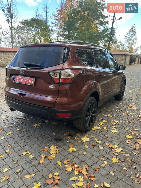 Позашляховик / Кросовер Ford Escape 2018 в Чернівцях