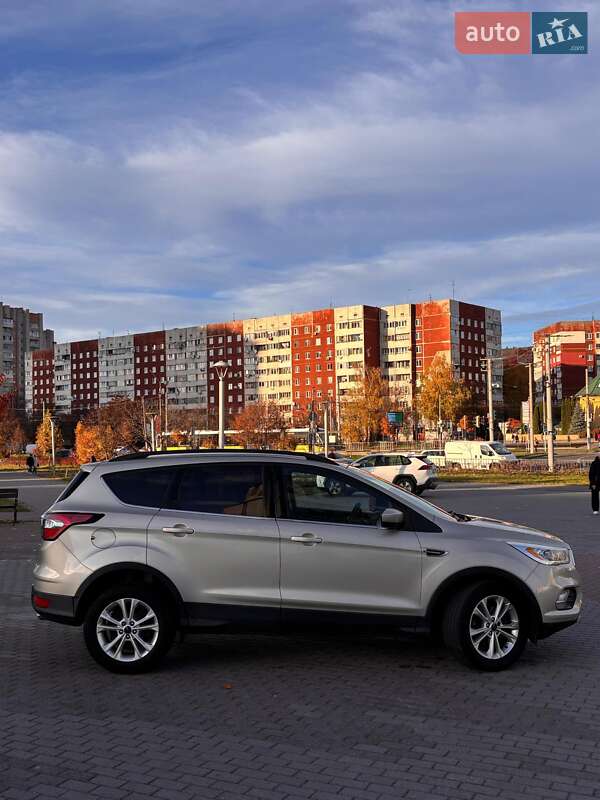 Внедорожник / Кроссовер Ford Escape 2017 в Львове