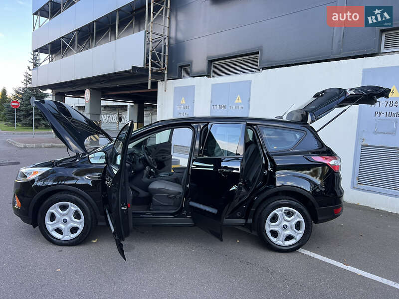 Внедорожник / Кроссовер Ford Escape 2017 в Киеве