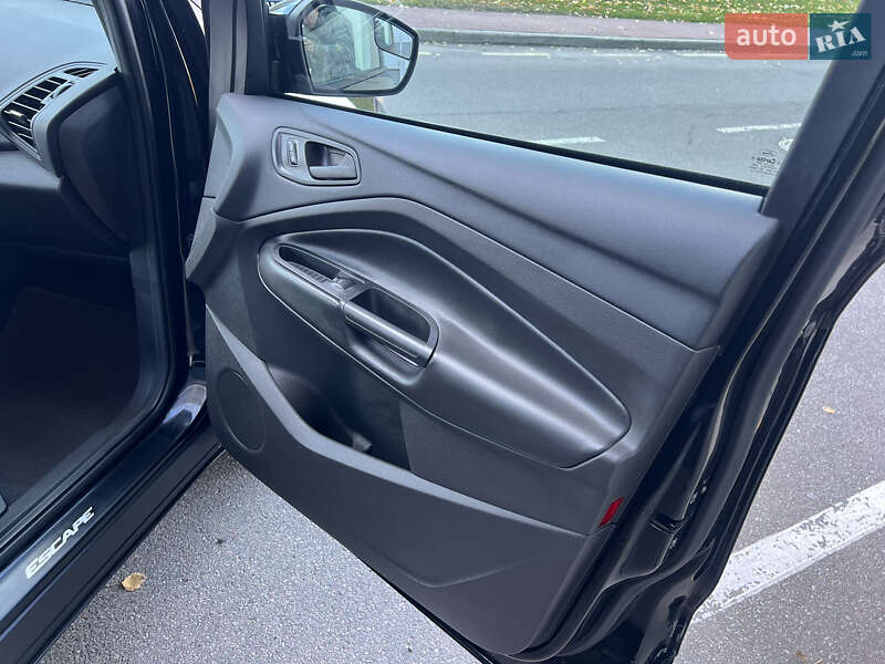 Внедорожник / Кроссовер Ford Escape 2017 в Киеве