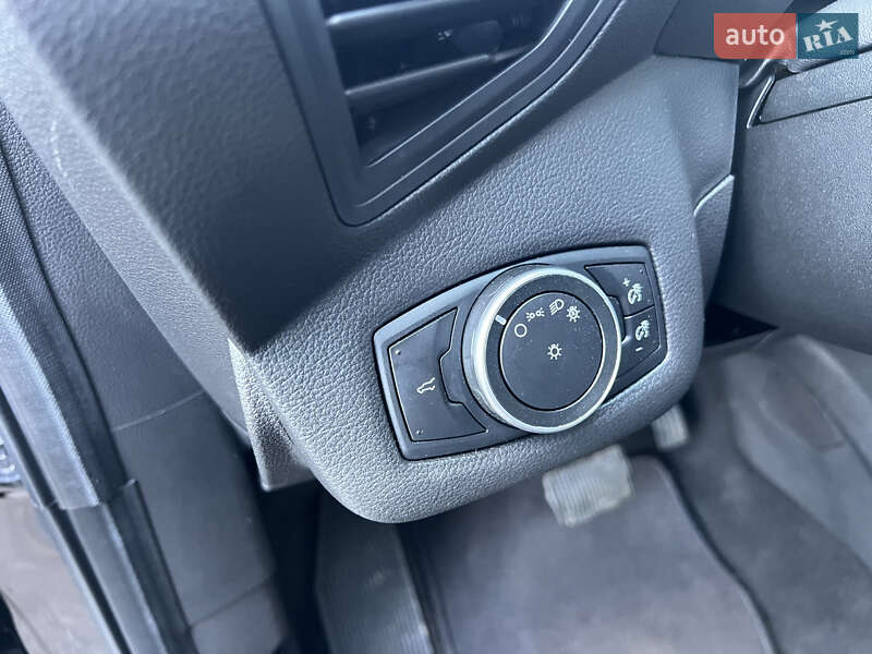 Внедорожник / Кроссовер Ford Escape 2017 в Киеве