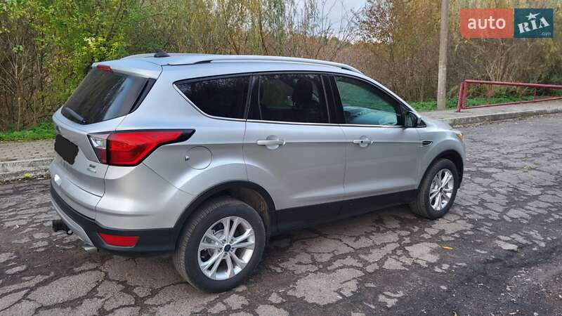 Внедорожник / Кроссовер Ford Escape 2019 в Дубно