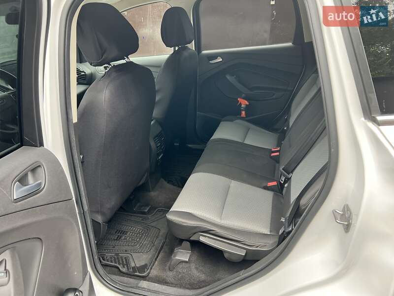 Внедорожник / Кроссовер Ford Escape 2017 в Александрие