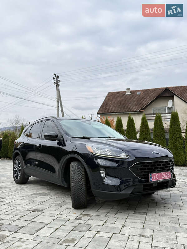 Позашляховик / Кросовер Ford Escape 2021 в Сваляві