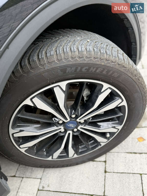 Позашляховик / Кросовер Ford Escape 2021 в Сваляві