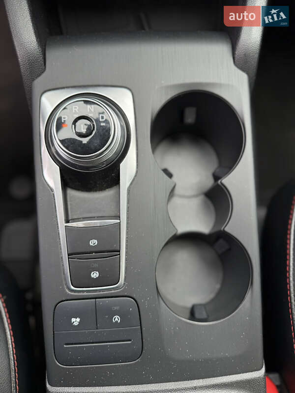 Позашляховик / Кросовер Ford Escape 2021 в Сваляві