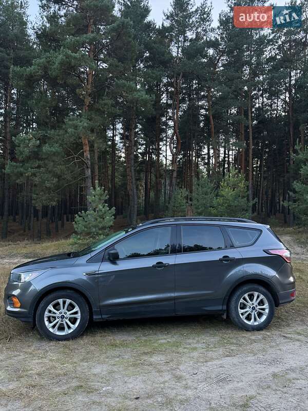 Позашляховик / Кросовер Ford Escape 2017 в Кременчуці