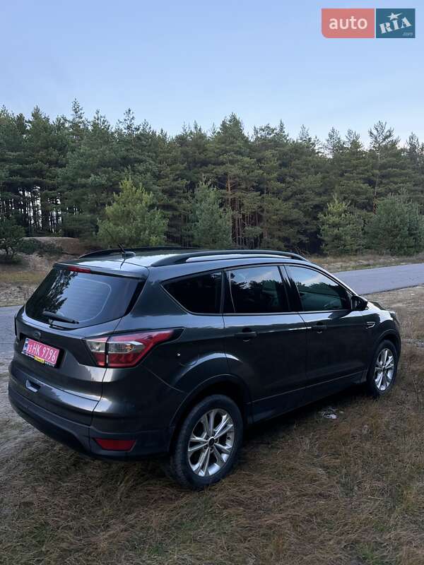 Позашляховик / Кросовер Ford Escape 2017 в Кременчуці