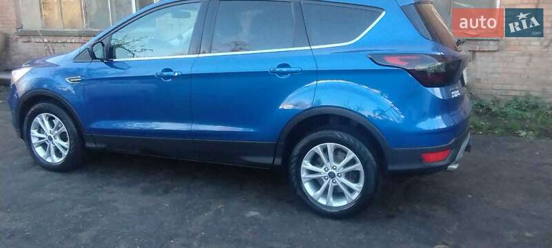 Внедорожник / Кроссовер Ford Escape 2016 в Полтаве