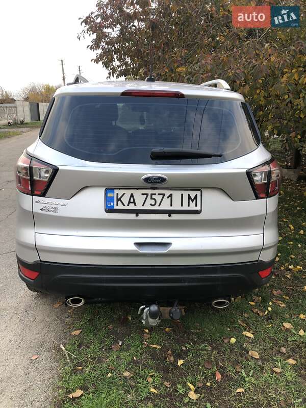Внедорожник / Кроссовер Ford Escape 2017 в Пятихатках