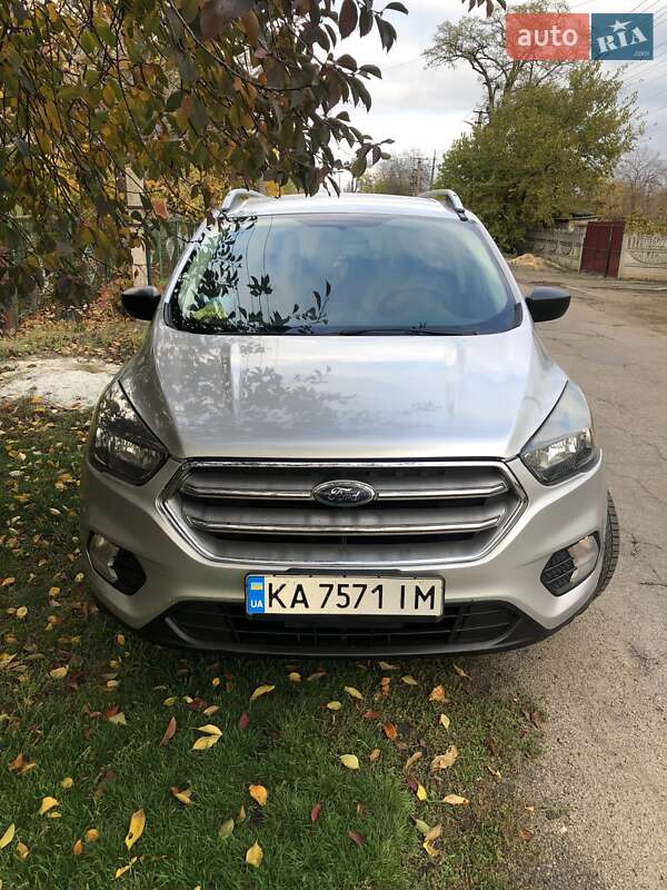 Внедорожник / Кроссовер Ford Escape 2017 в Пятихатках