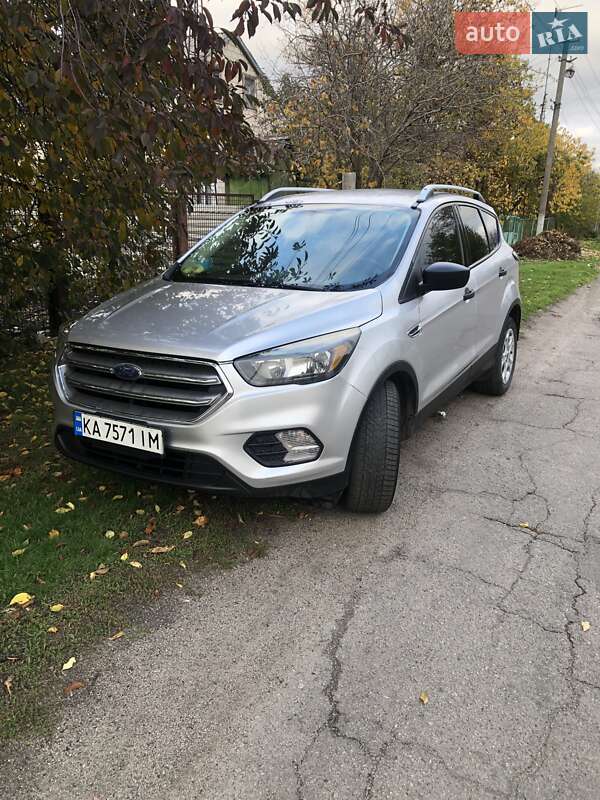 Внедорожник / Кроссовер Ford Escape 2017 в Пятихатках