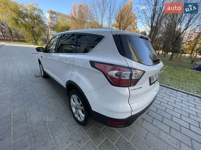 Внедорожник / Кроссовер Ford Escape 2017 в Ровно