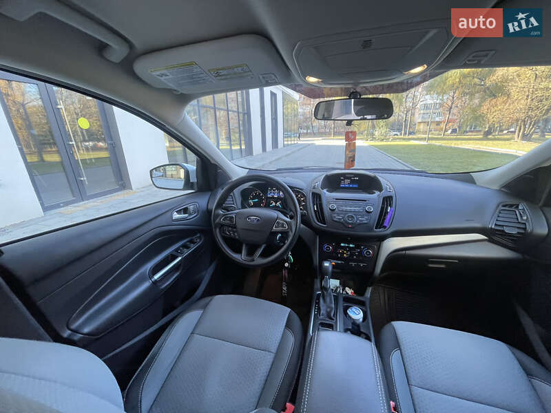 Внедорожник / Кроссовер Ford Escape 2017 в Ровно