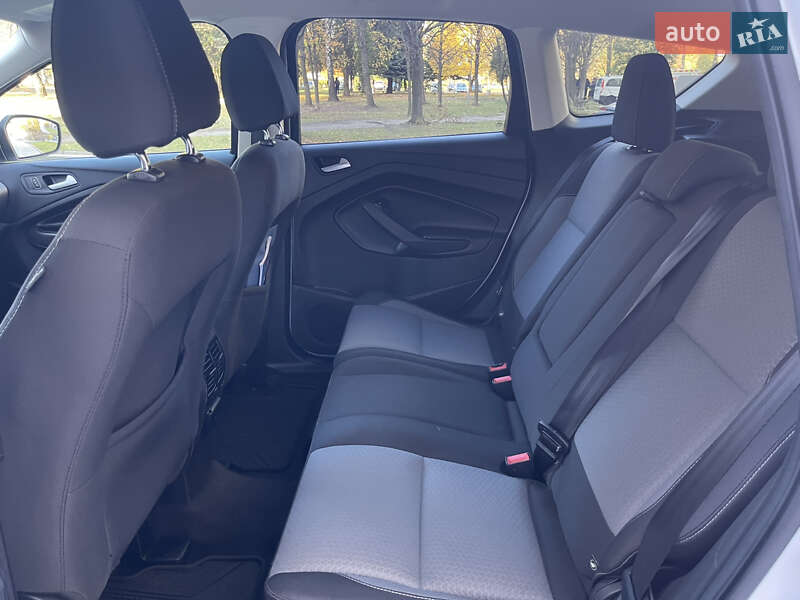 Внедорожник / Кроссовер Ford Escape 2017 в Ровно