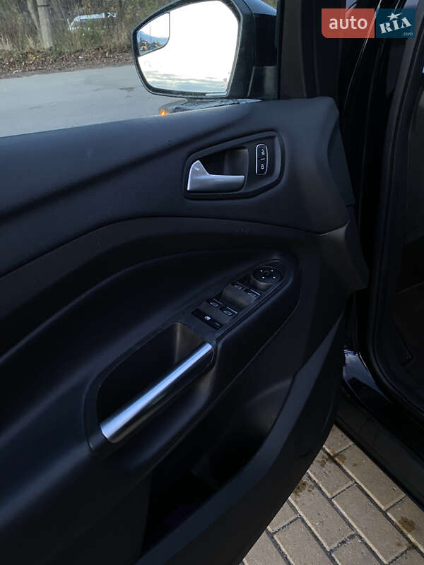 Внедорожник / Кроссовер Ford Escape 2019 в Ровно