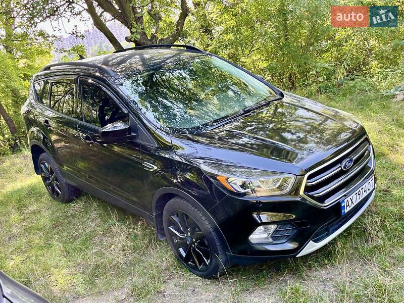 Внедорожник / Кроссовер Ford Escape 2018 в Киеве