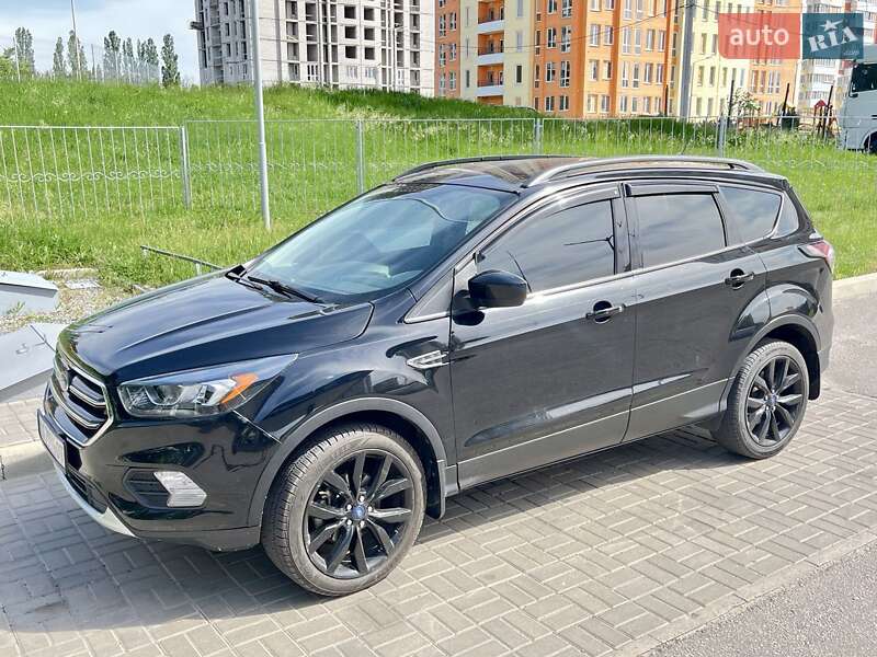 Внедорожник / Кроссовер Ford Escape 2018 в Киеве