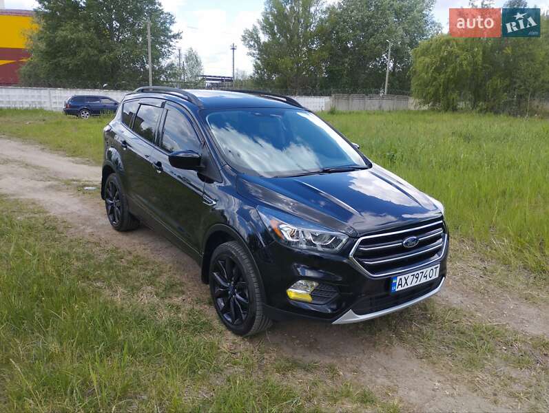 Внедорожник / Кроссовер Ford Escape 2018 в Киеве